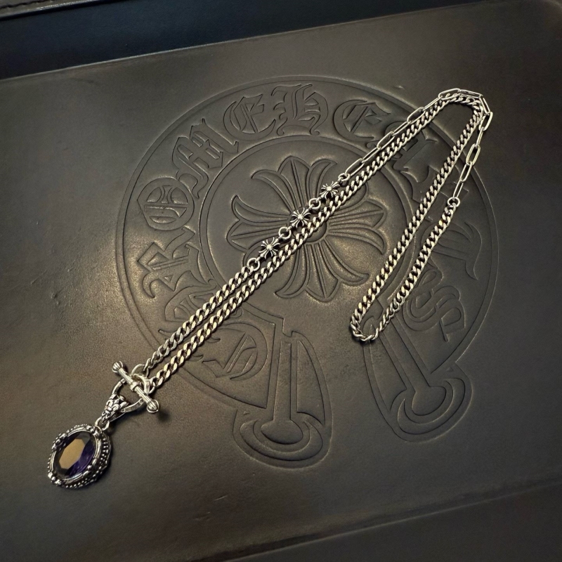 Ch*0me He**ts necklaces